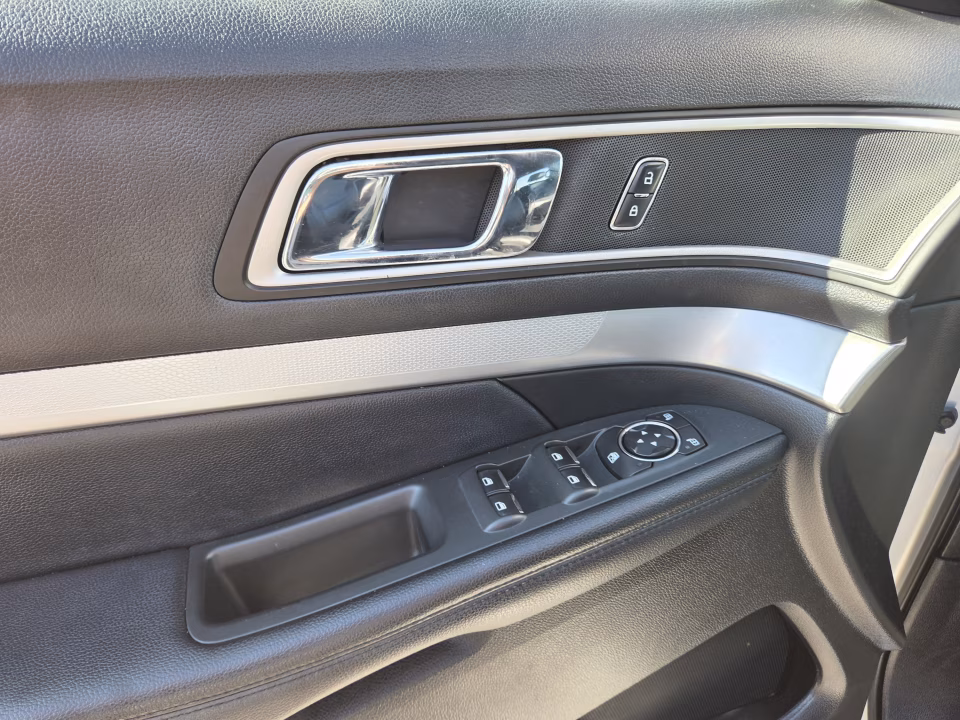 2016 Ford Explorer XLT - Photo 9