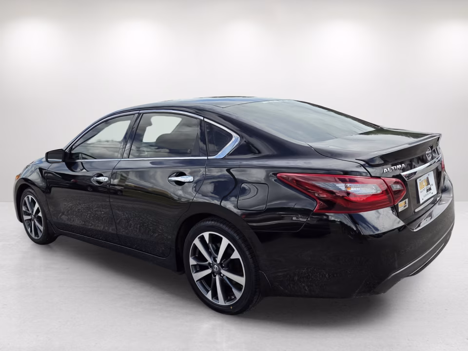 2017 Nissan Altima SR - Photo 8