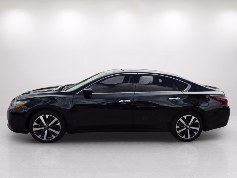 2017 Nissan Altima SR - Photo 9
