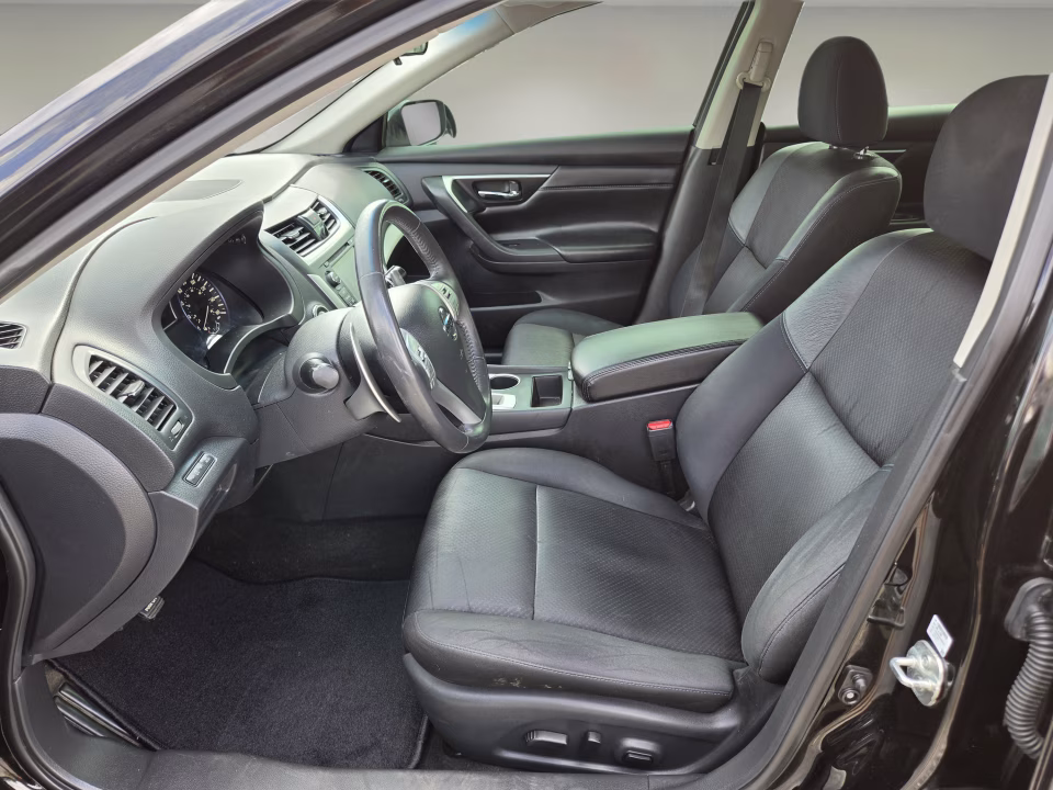 2017 Nissan Altima SR - Photo 11